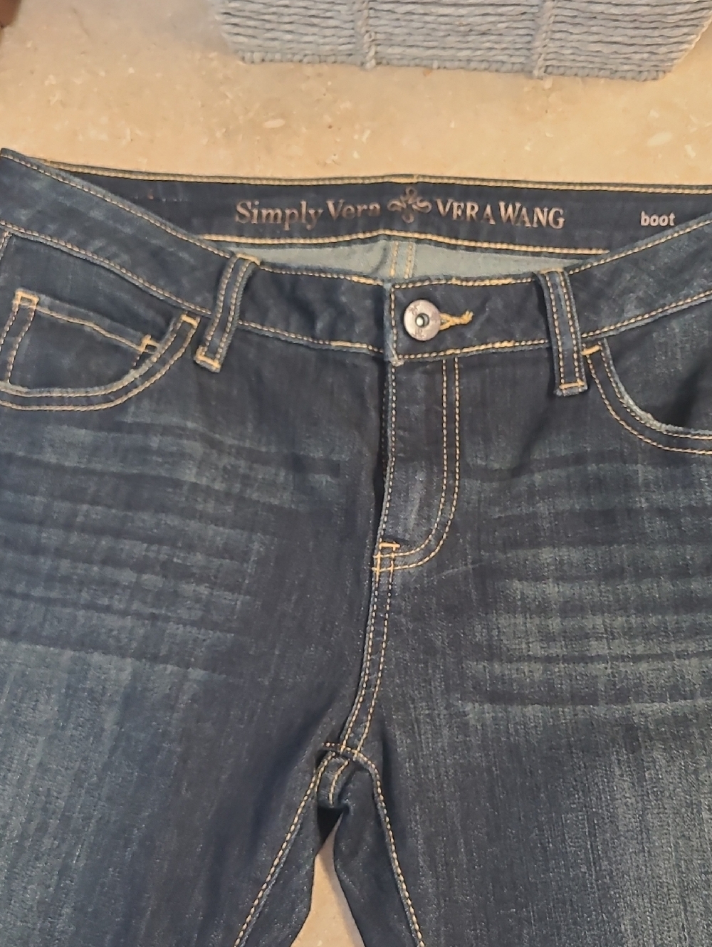 VERA WANG Simply Vera Boot Jeans. Never Worn Size 6. So Cute! Dark Blue W Fade